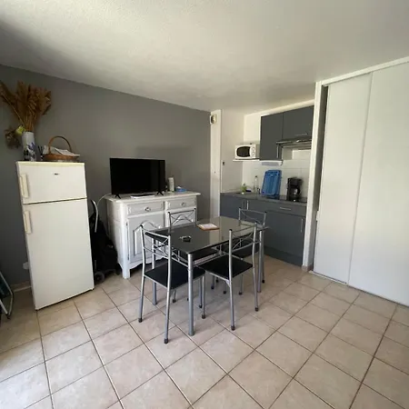 Joli T2 Cosy Avec Jardin 600 M Et Avec Grande Piscine Commune Et Petite Pour Les Enfants *